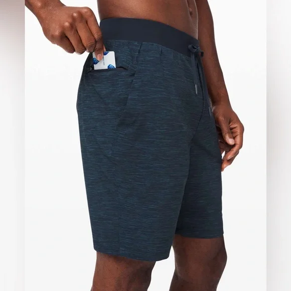 EUC Lululemon T.H.E. Short 9" *Liner in Heather Allover Iron Blue True Navy - Picture 5 of 5